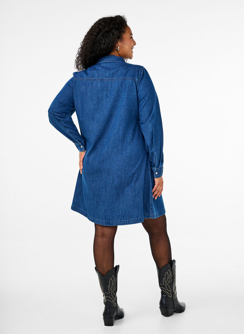 Denimkjole med knapper, Blue Denim, Model
