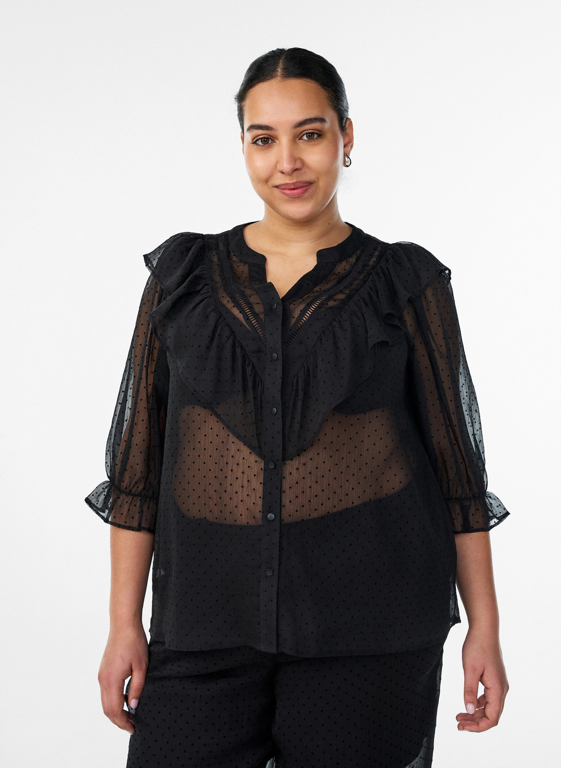 ZizziGjennomsiktig bluse med prikker og volangdetaljer, Svart, Model image number 0