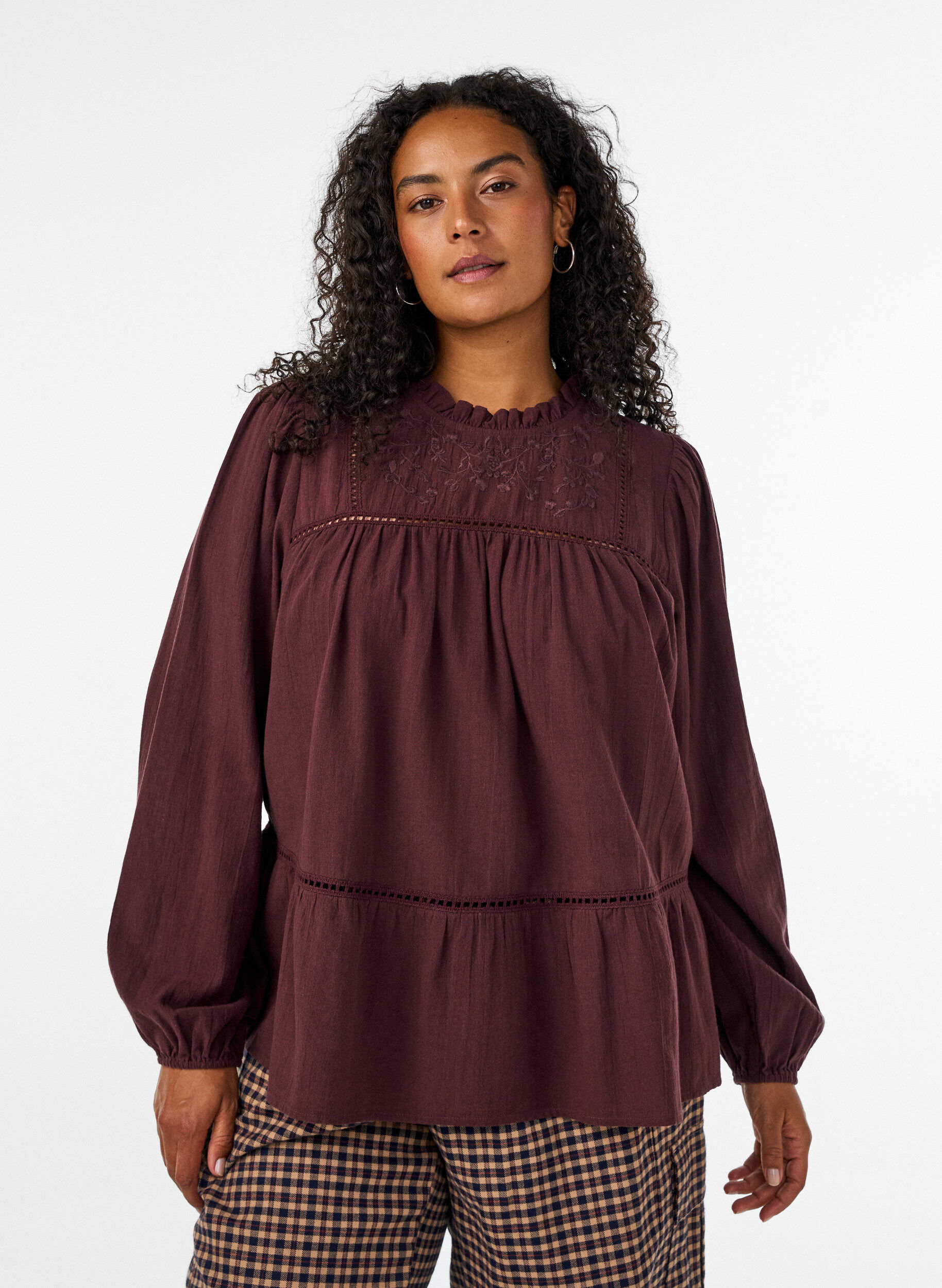ZizziBluse med broderi og hullbrodert kant, M&oslash;rk Bordeaux, Model image number 0