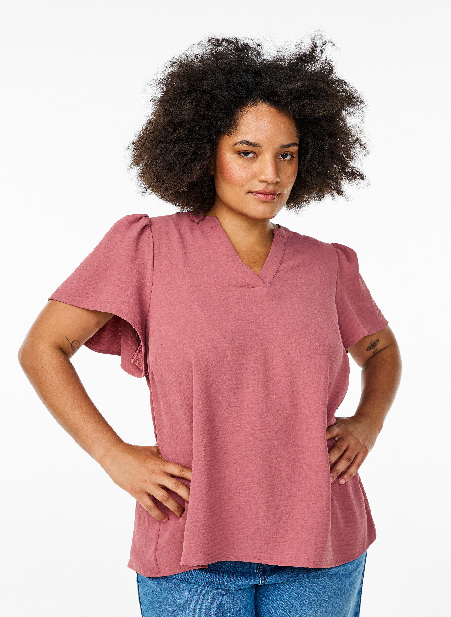 Bluse med korte volangermer og V-hals, Rosa, Model
