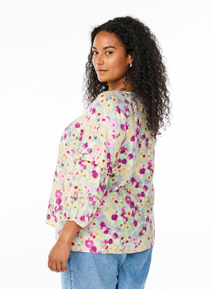 Bluse med volangedetaljer og blomstertrykk, Vanilje, Model image number 2