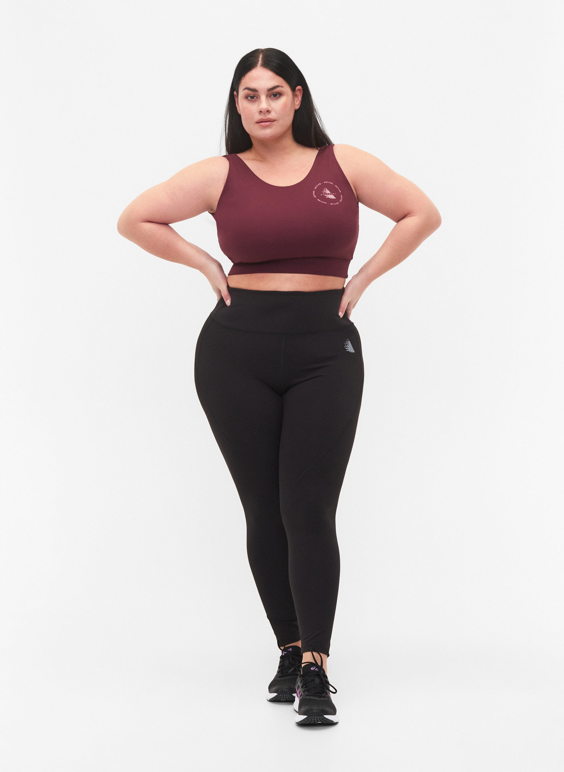 Zizzi CORE, MID SUPPORT SPORTS BRA - Sports-BH med V-skj&aelig;ring p&aring; ryggen, Fig, Model image number 2