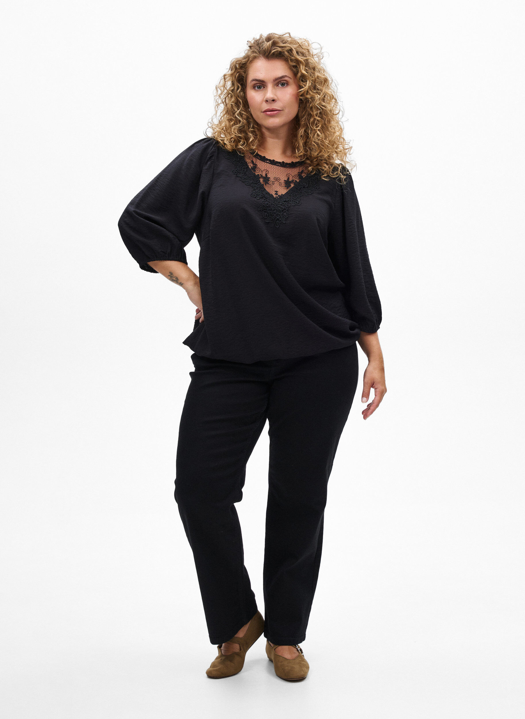 Zizzi Bluse med 3/4 ermer og blondedetaljer, Svart, Model image number 1