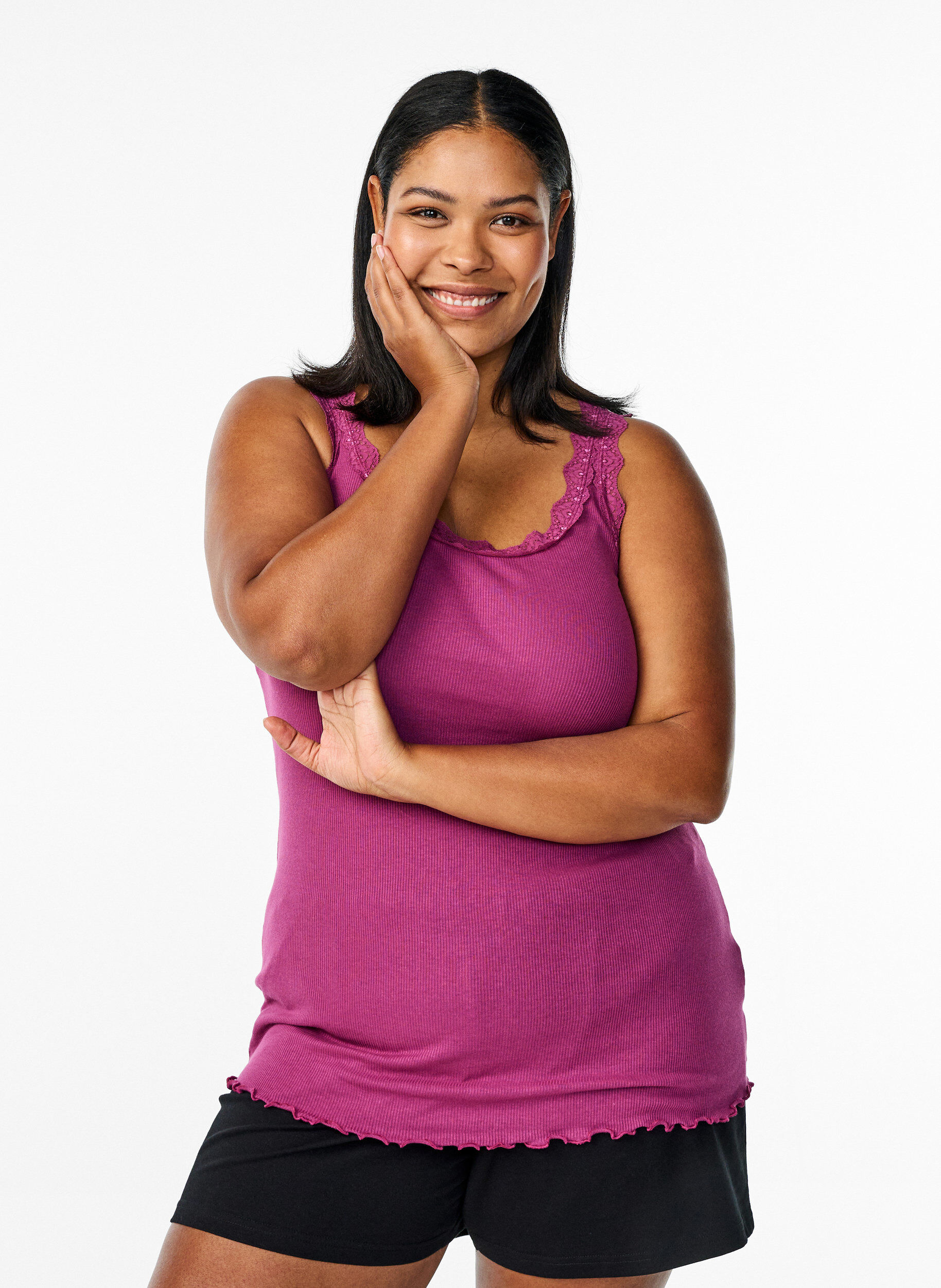 Topp med blondekant, R&oslash;d, Model