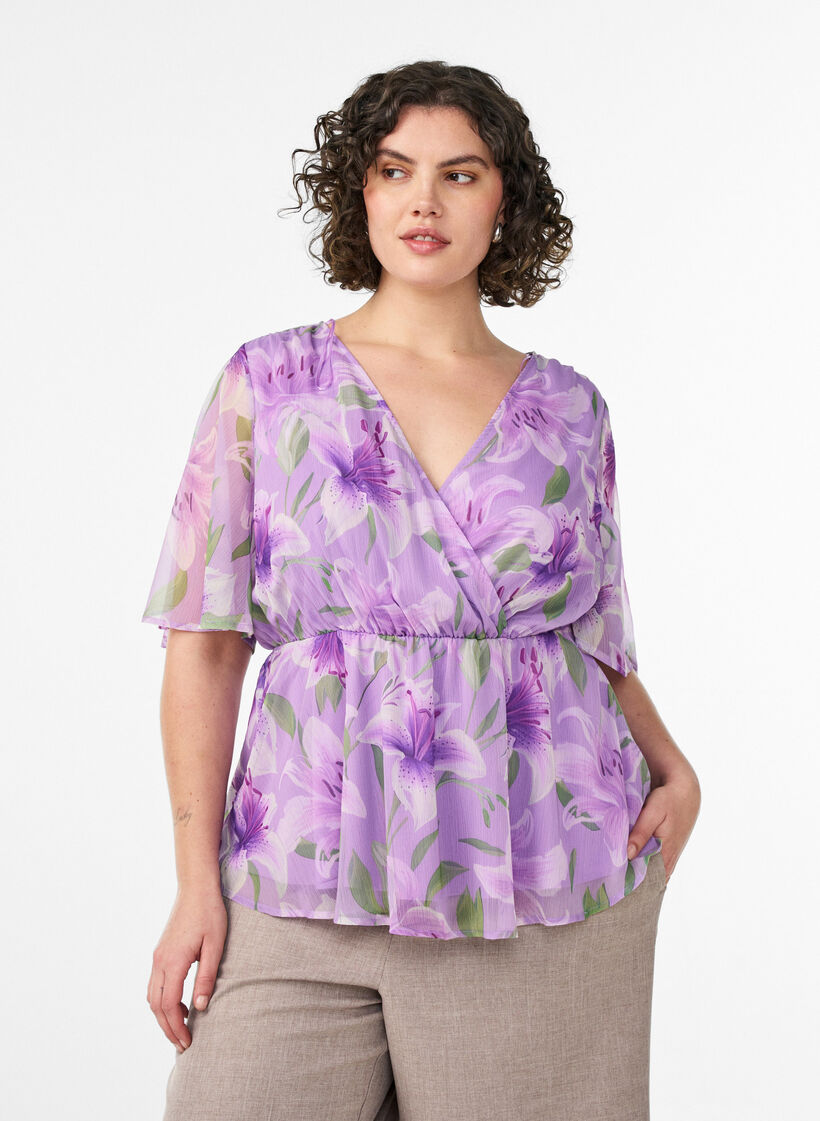 Bluse i blomstrete chiffon med korte ermer, Lilla, Model image number 0