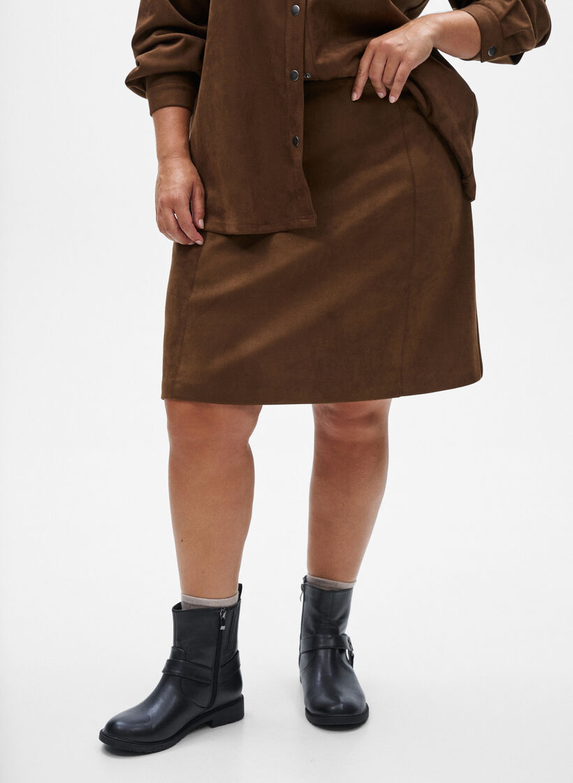 Kort A-linjeskjørt i imitert semsket skinn, Brown Fake Suede , Model