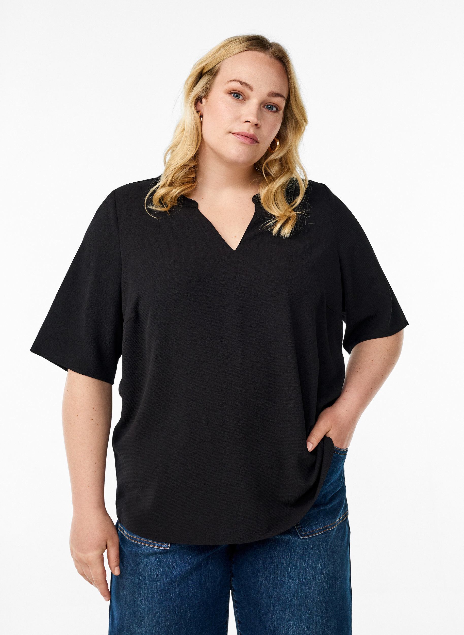 Kortermet bluse med V-hals, Svart, Model