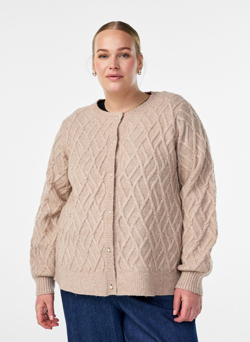 Kabelstrikket cardigan med perleknapper, Beige, Model image number 0