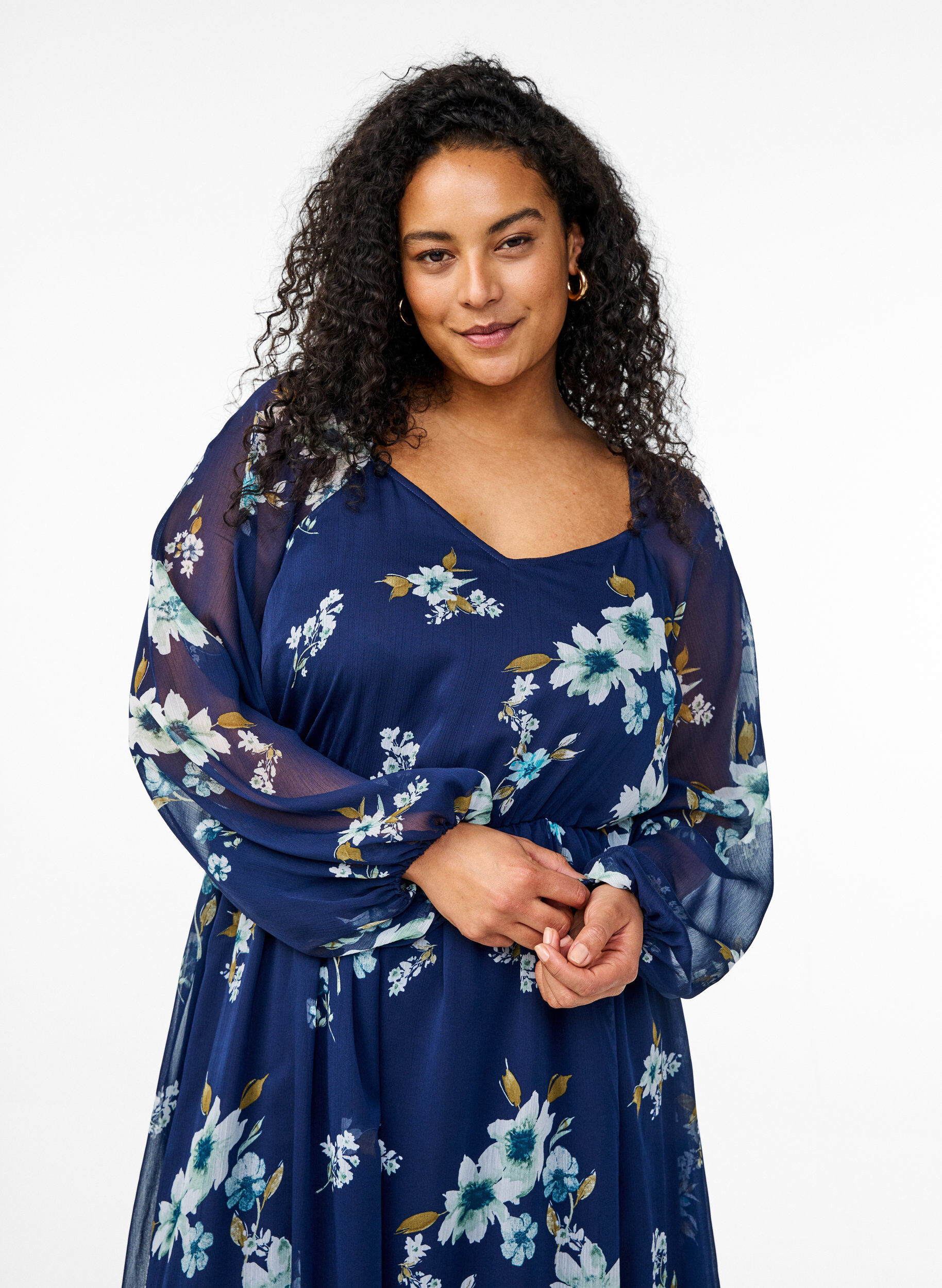Zizzi Chiffon festkjole med lange ermer, Bl&aring;, Model image number 3