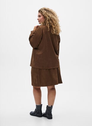 Zizzi Kort A-linjeskjørt i imitert semsket skinn, Brown Fake Suede , Model image number 1