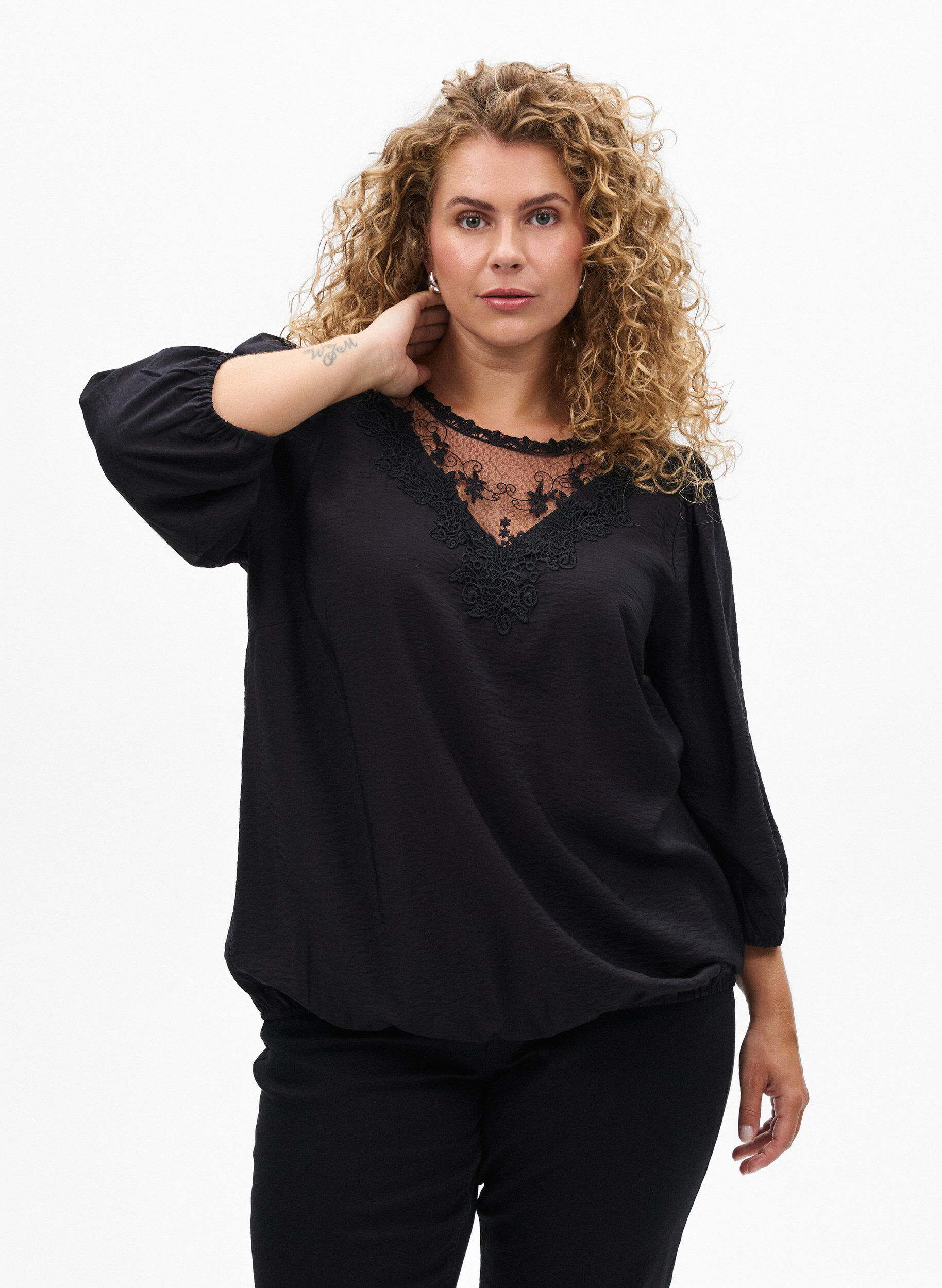 Bluse med 3/4 ermer og blondedetaljer, Svart, Model
