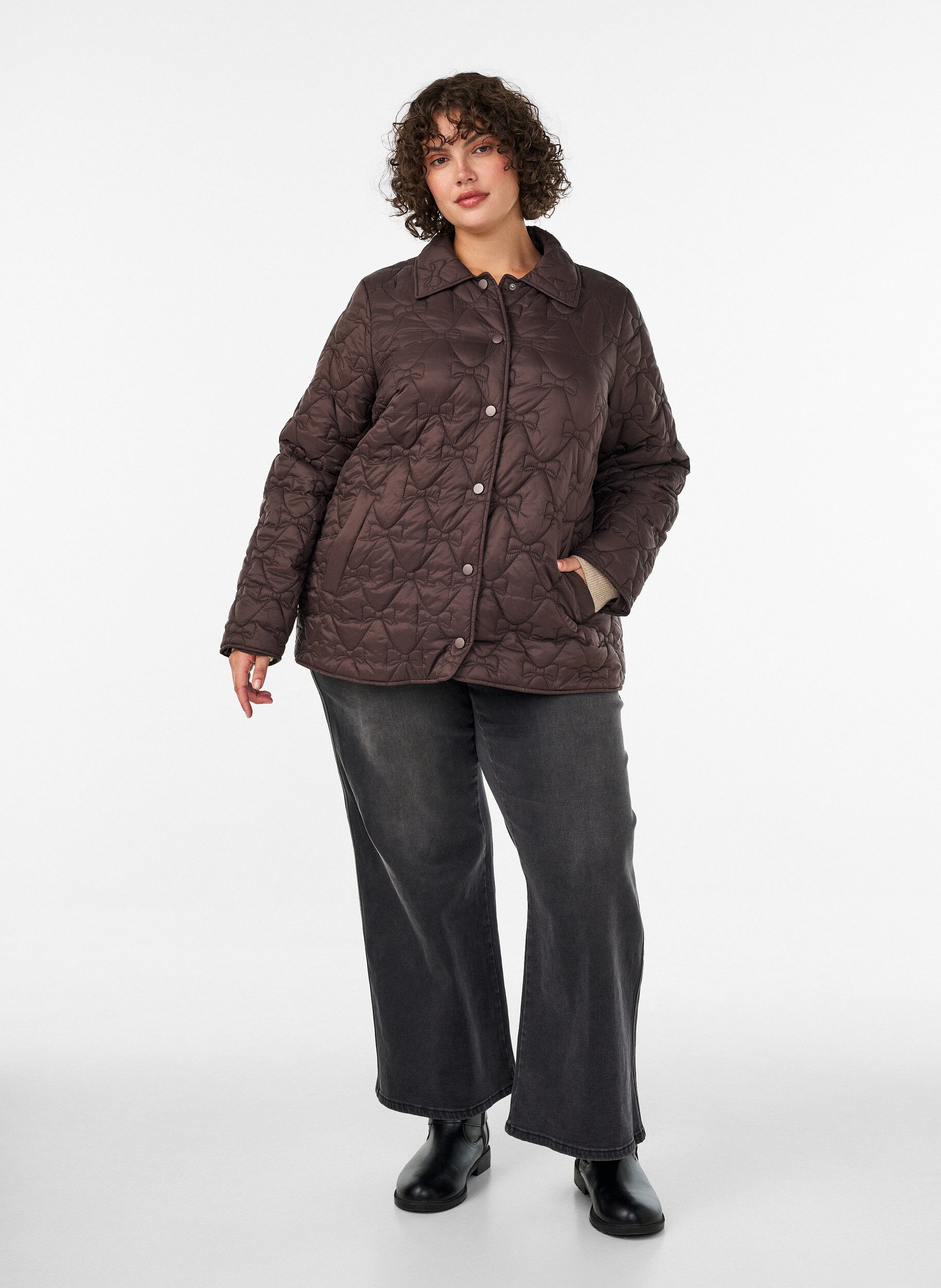 ZizziLett polstret jakke med dekorativ quilting, Brun, Model image number 1