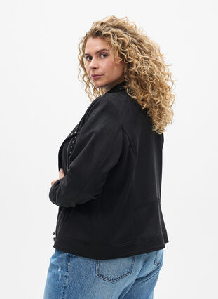 Zizzi Imitert semsket skinn bikerjakke med nagler, Black, Model image number 1
