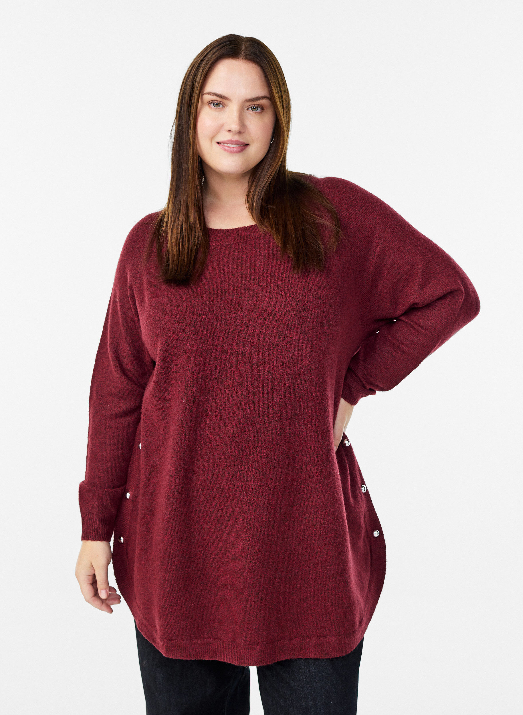 Lang strikkebluse med kuleknapper, M&oslash;rk Bordeaux, Model