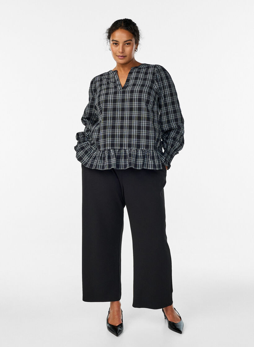 Bluse med rutemønster og volangdetaljer, Svart, Model image number 1