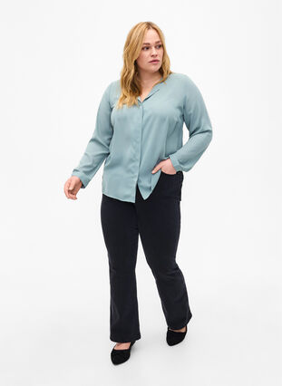 Zizzi Ensfarget skjorte med v-hals, Chinois Green, Model image number 2