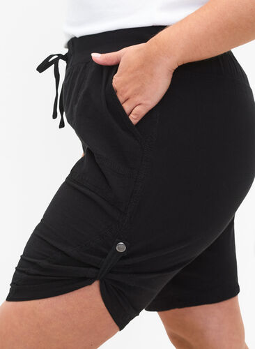Løs shorts av bomull med lommer, Black, Model image number 2