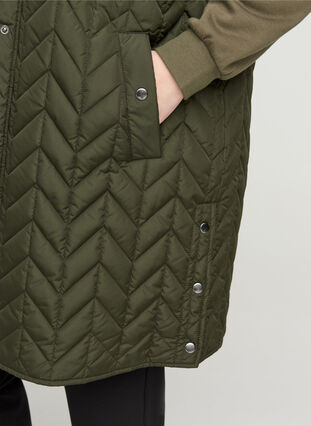 Lang quiltet vest med hette, Forest Night, Model image number 2