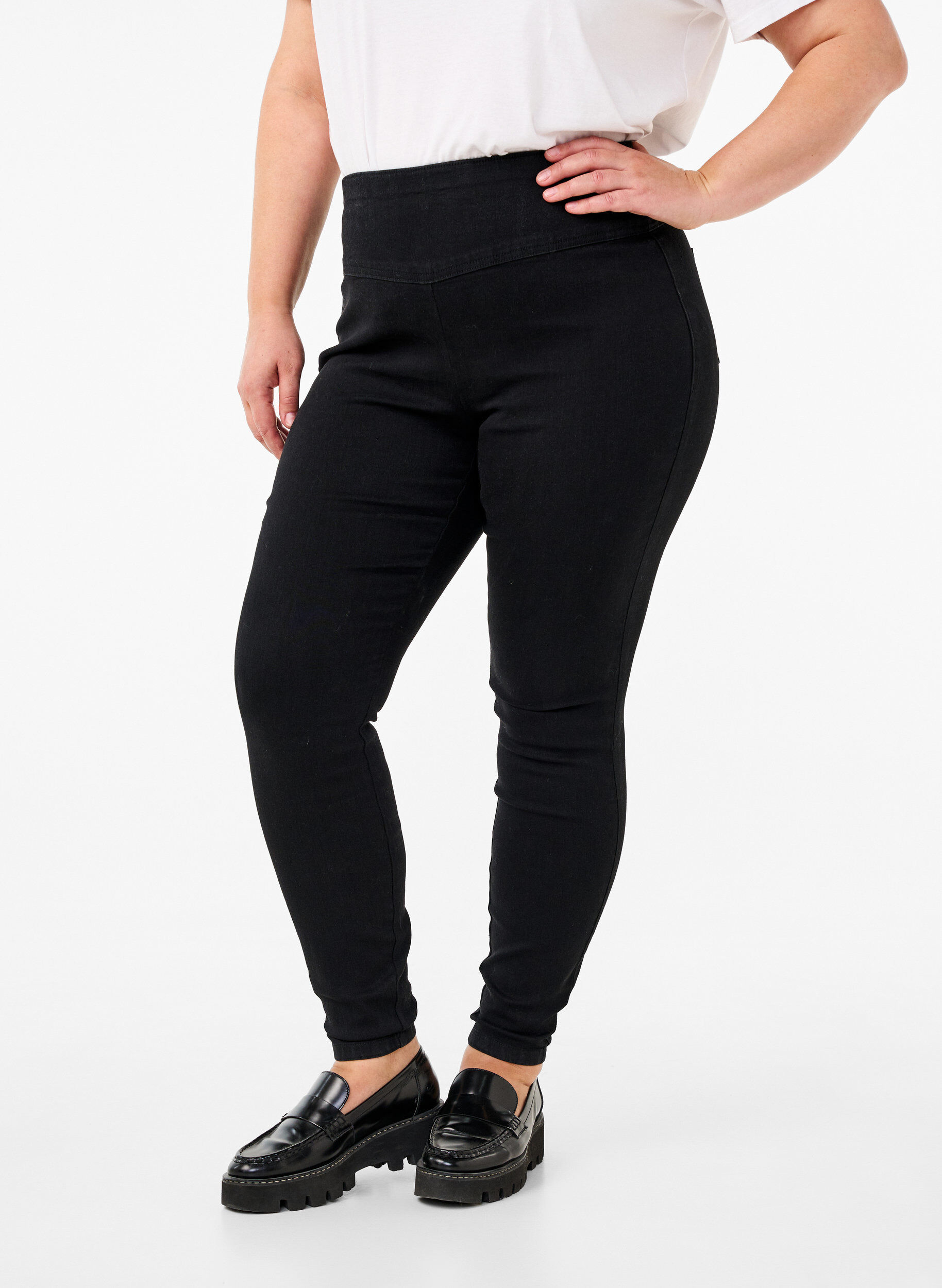 Zizzi Elastiske jeggings med h&oslash;y midje, Black, Model image number 2