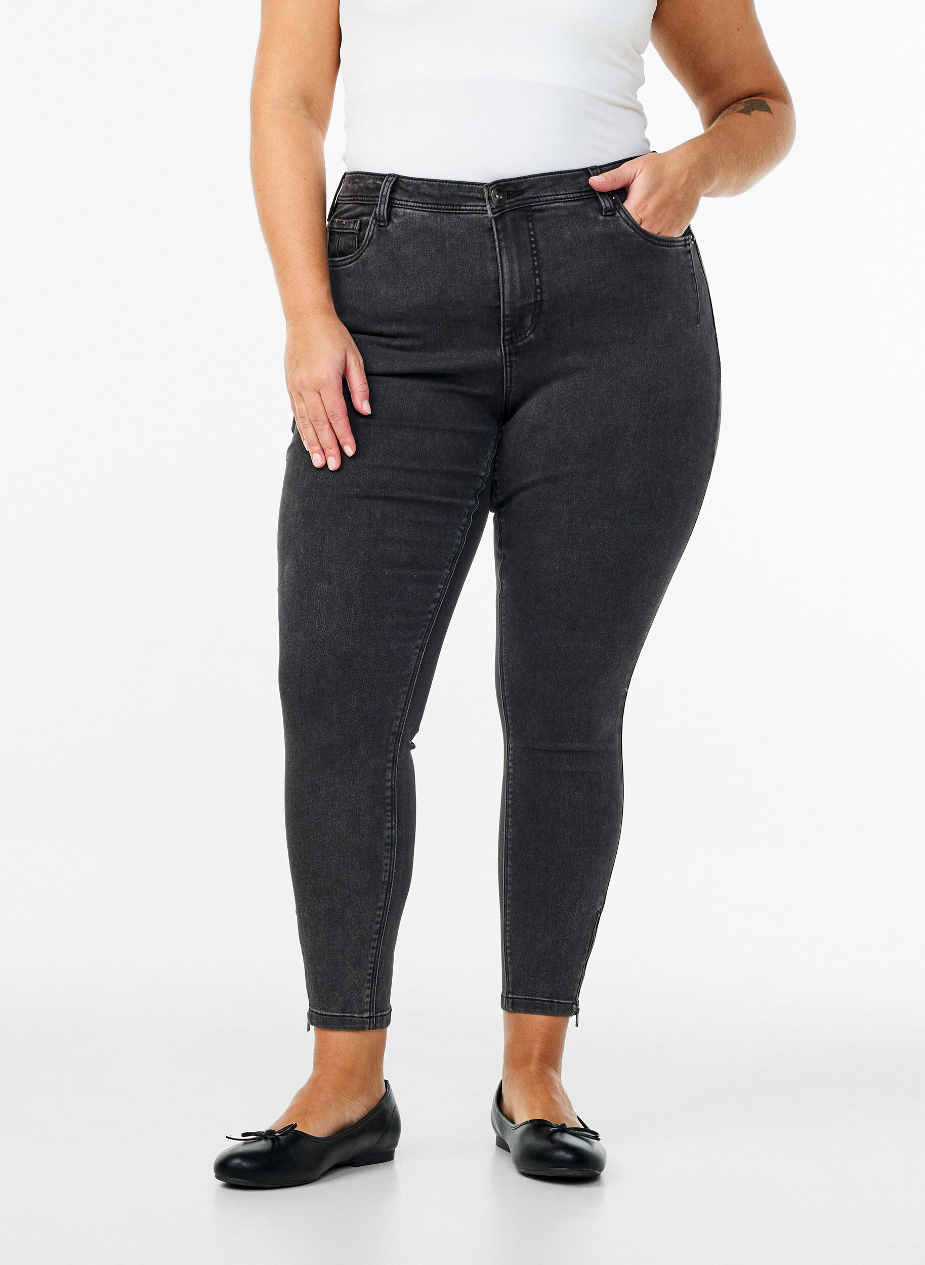 Zizzi Cropped Amy jeans med glidel&aring;s, Gr&aring;, Model image number 3