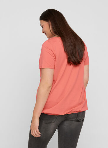 Kortermet T-skjorte med rund hals og blondekant, Living Coral, Model image number 1