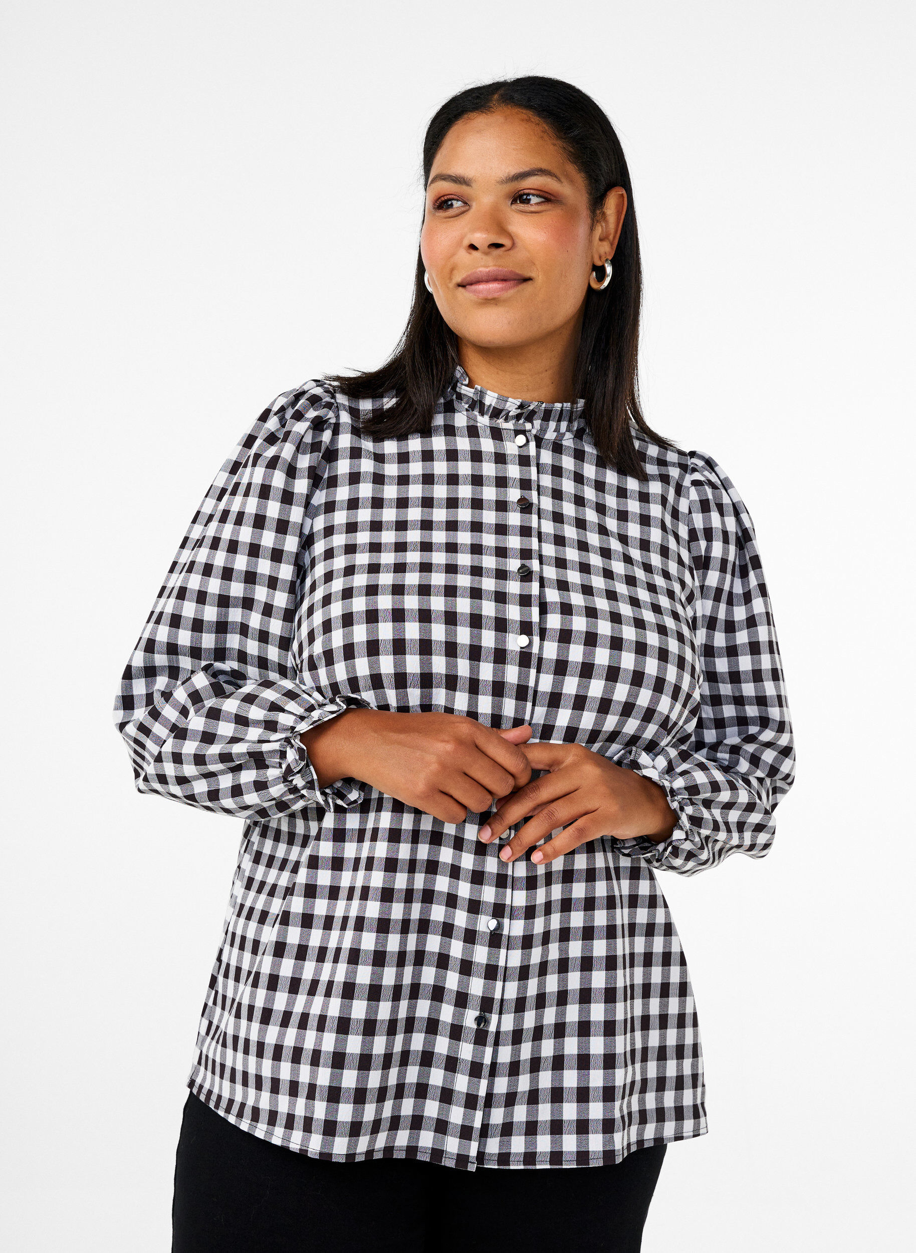 Zizzi Rutete bluse med volangdetaljer, Black/W. Gingham, Model image number 0