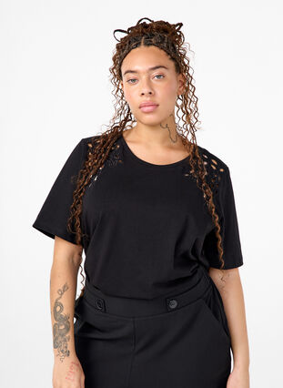Zizzi T-skjorte i økologisk bomull med broderidetaljer, Black, Model image number 0