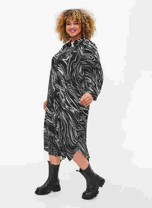Skjortekjole i viskose med mønster, Black Swirl AOP, Model