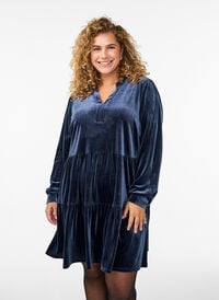 Kort velourkjole med volangkrage og lange ermer, Blå Kort velourkjole med volangkrage og lange ermer, Blå, Model