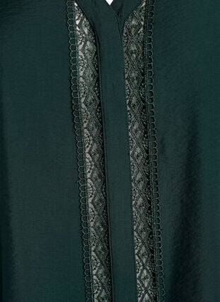 Zizzi Bluse med V-hals og broderte bånd, Grønn, Packshot image number 2