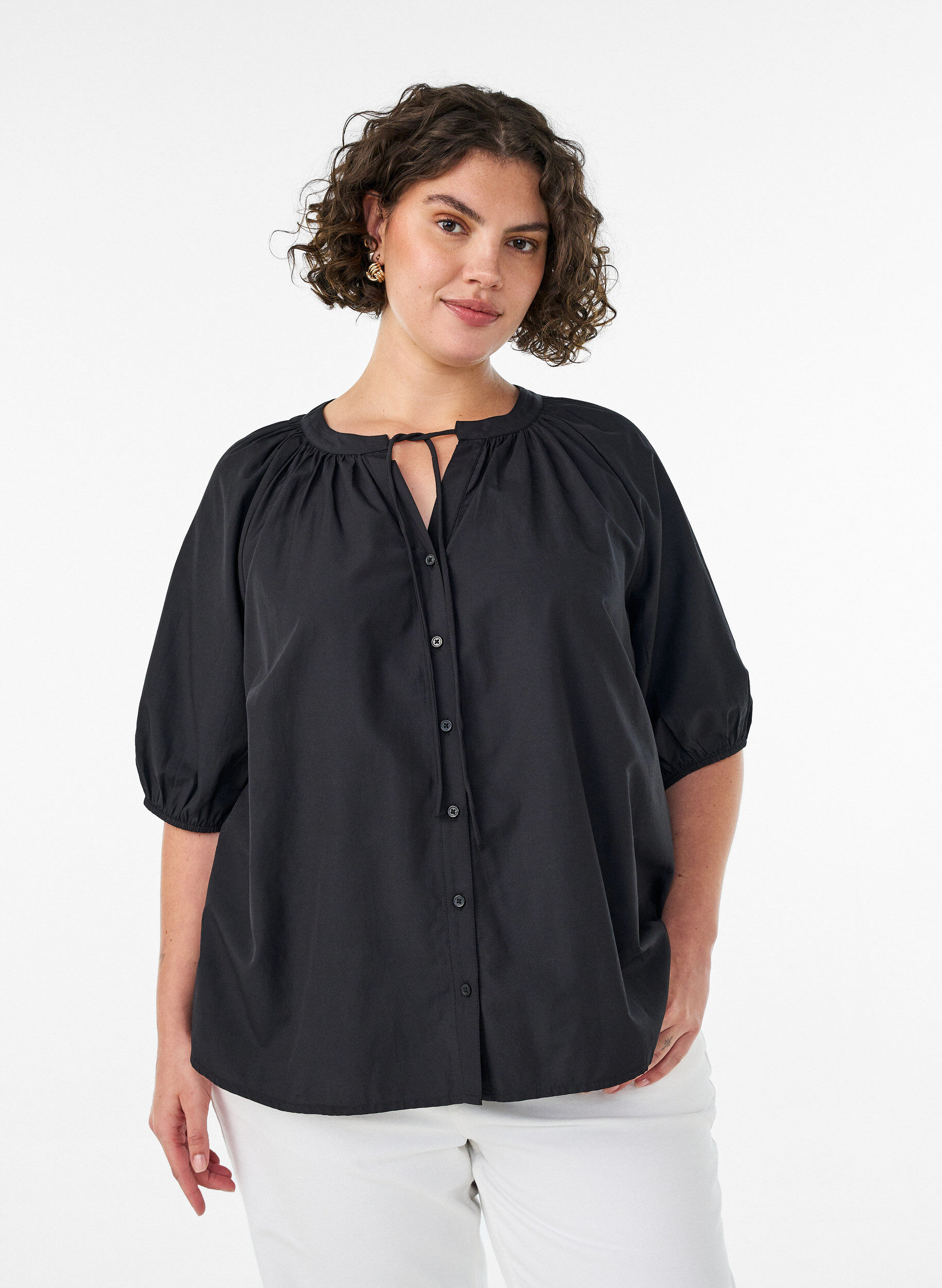 Skjortebluse med knappelukking og knytebelte, Svart, Model
