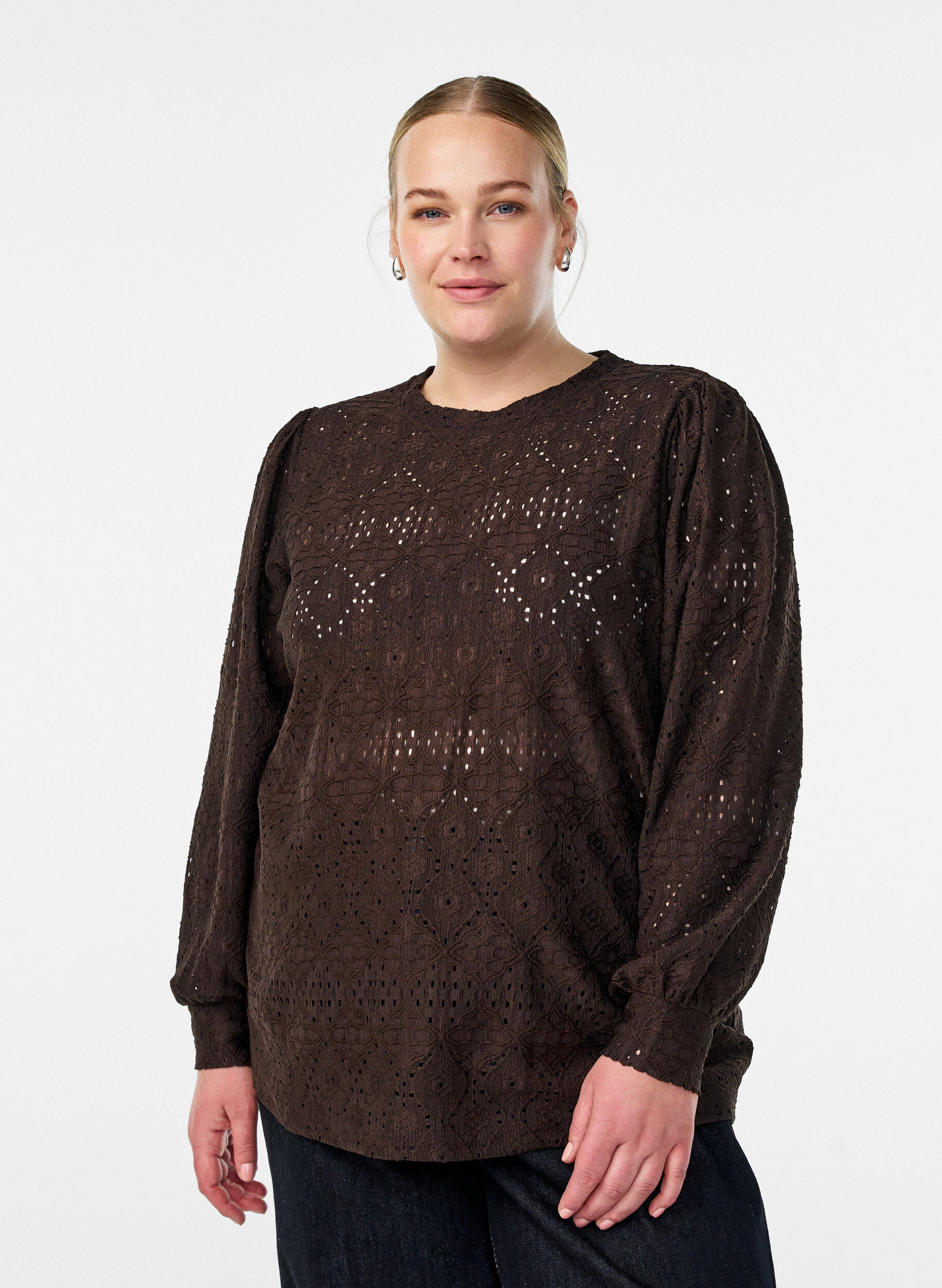 Langermet bluse med hullbroderi, Brun, Model