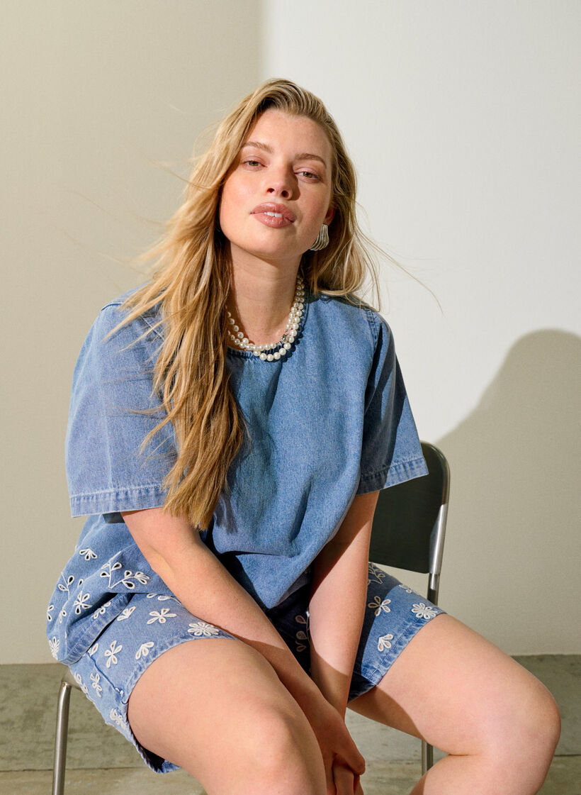Kortermet denimbluse med broderie anglaise, Bl&aring;, Image image number 0