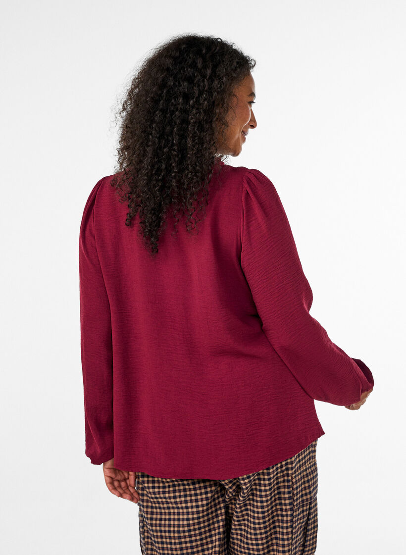 Bluse med V-hals og heklet b&aring;nd, R&oslash;d, Model image number 2
