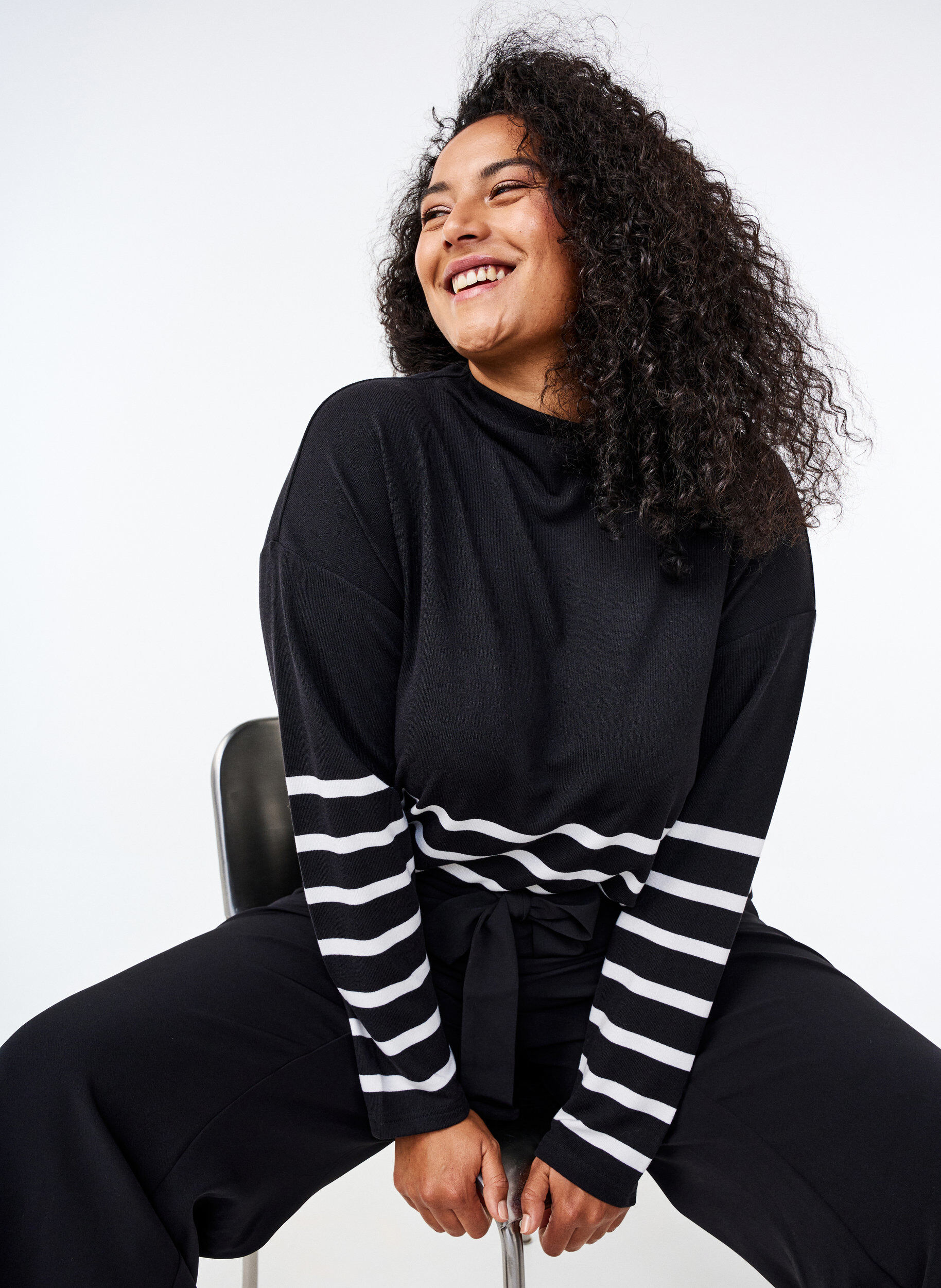 Zizzi Bluse med h&oslash;y hals og lange ermer, Svart, Image image number 0