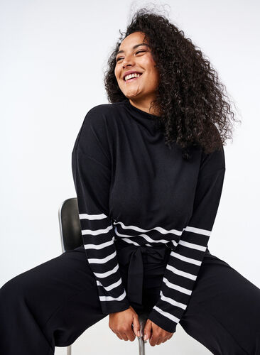 Zizzi Bluse med høy hals og lange ermer, Svart, Image image number 0