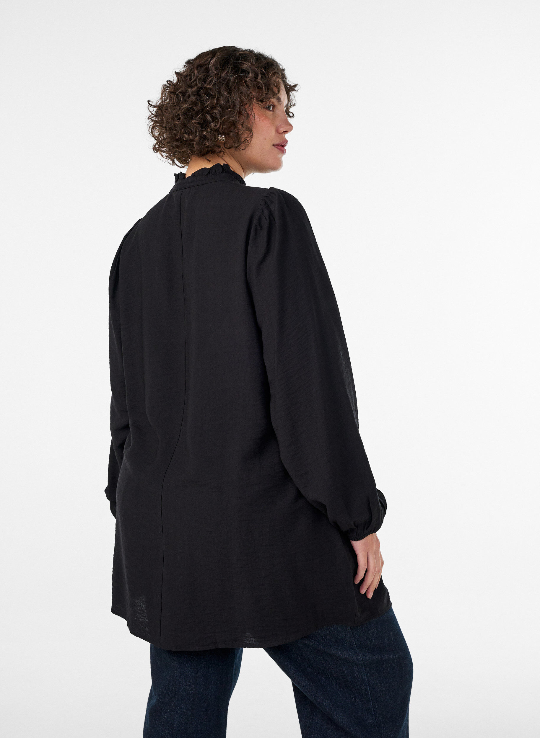 ZizziViskosetunika med volanger og knapper, Svart, Model image number 2