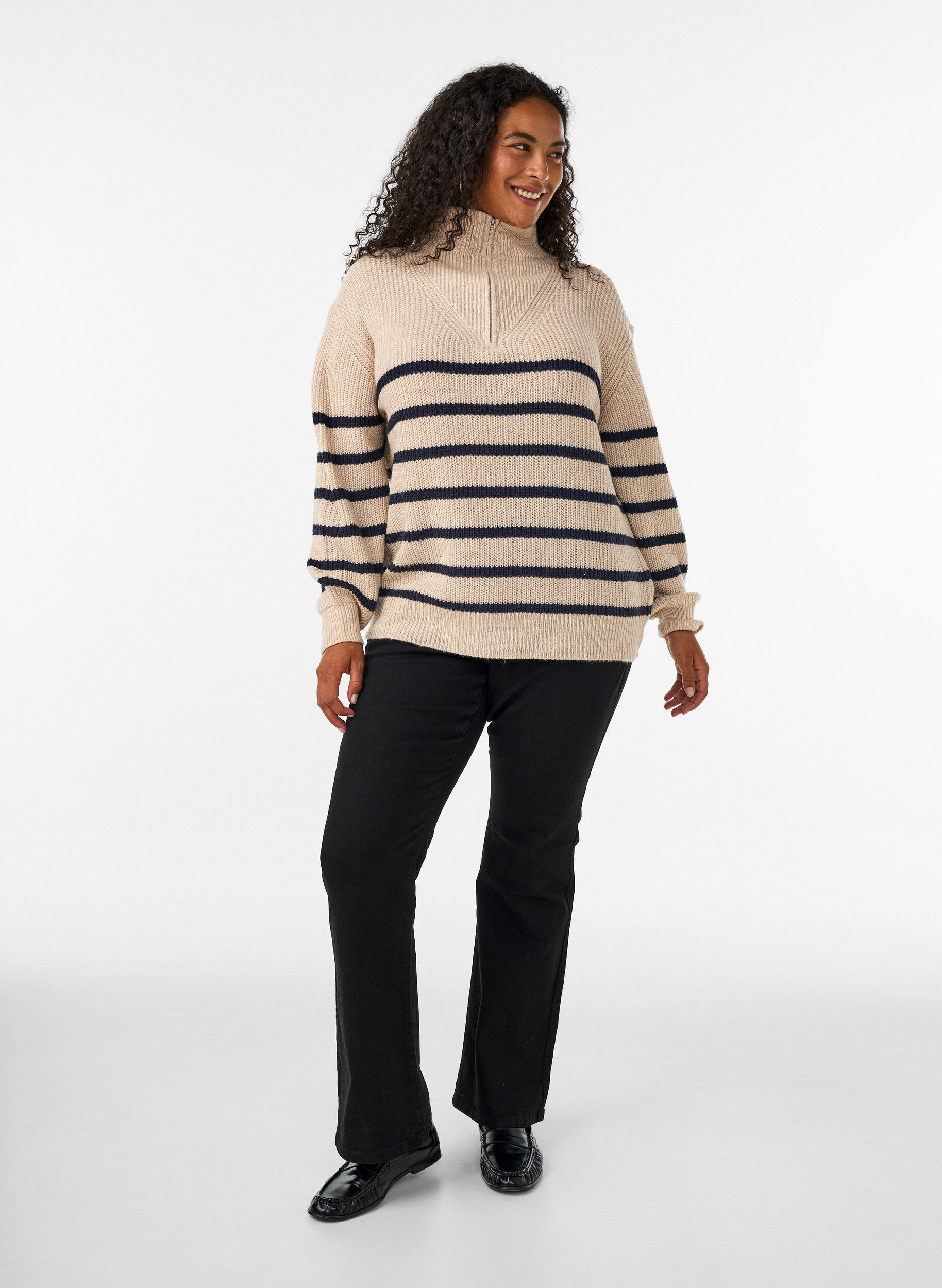 ZizziStrikket genser med h&oslash;y hals og glidel&aring;s, Vanilje, Model image number 1
