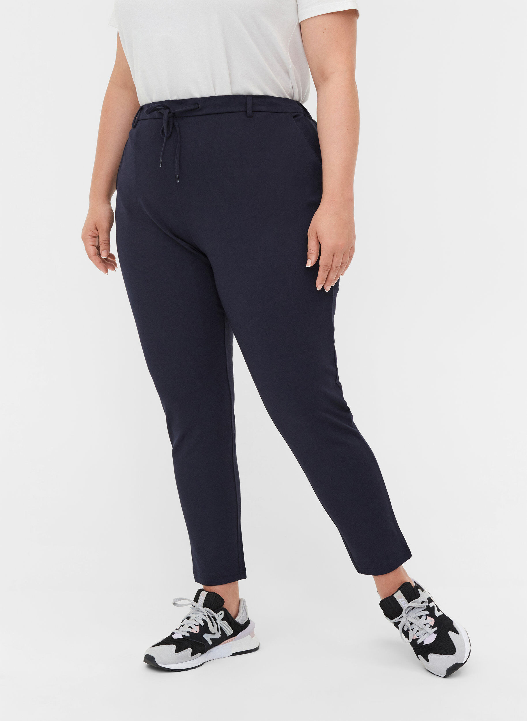 ZizziCropped Maddison bukser, Bl&aring;, Model image number 3
