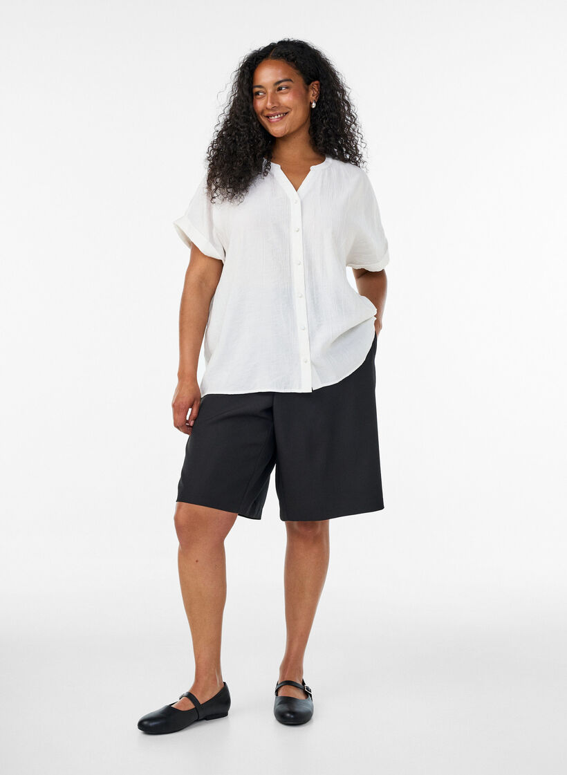 Viskosebluse med knapper og tekstur, Vanilje, Model image number 1
