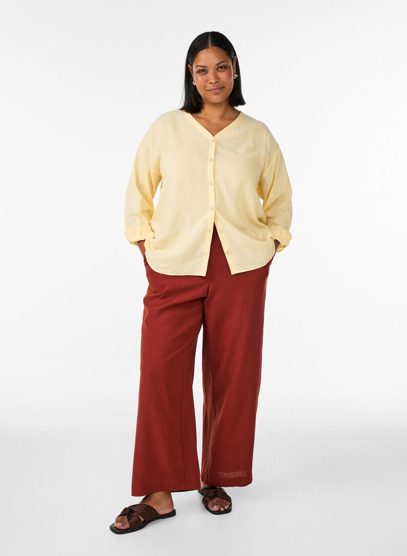 Bluse i lin og viskose med V-hals, Gul, Model image number 1