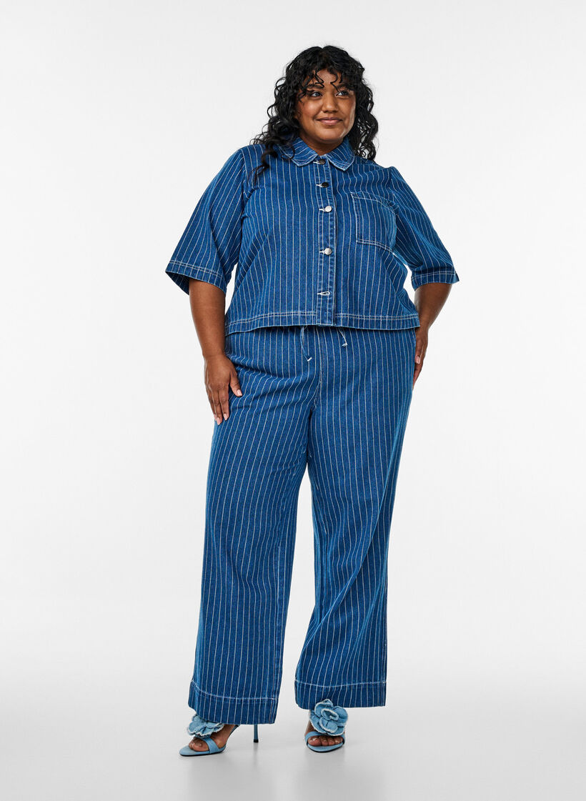 Kort stripete denimskjorte, Blue Denim Stripe, Model