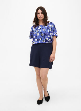 Zizzi FLASH - Løstsittende shorts med lommer, Blå, Model image number 1