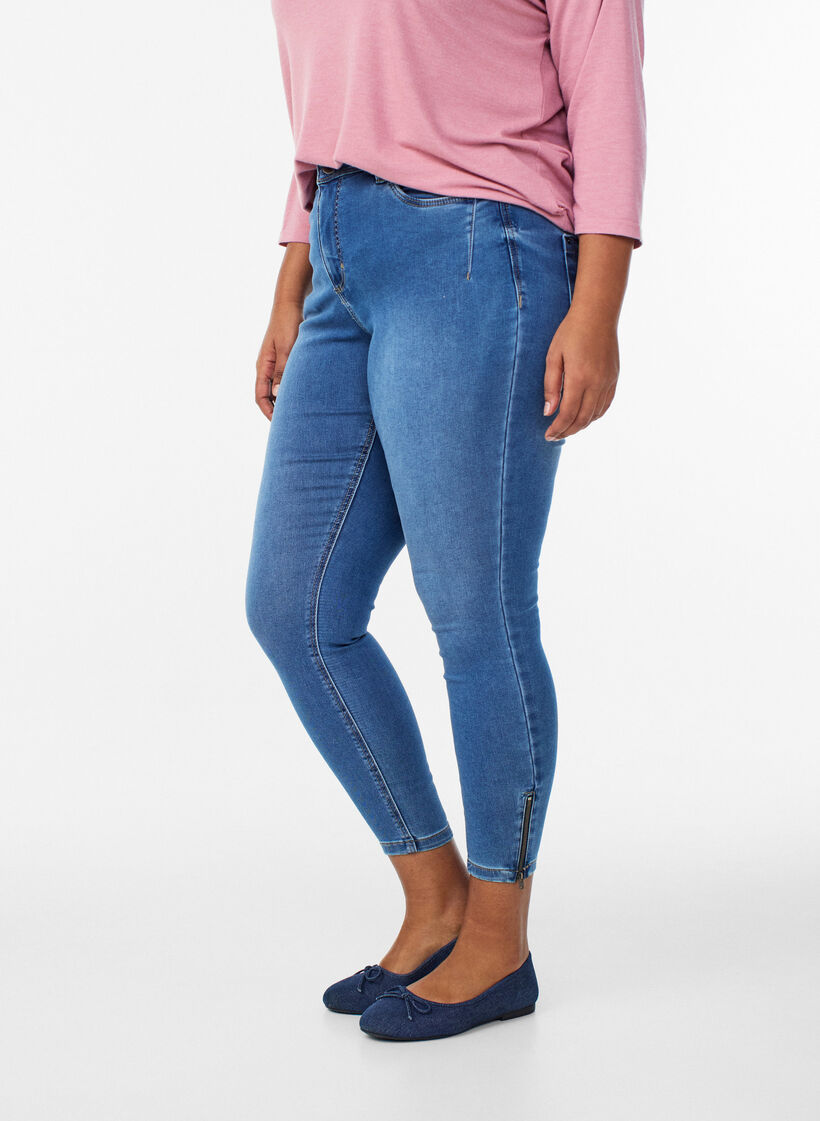 Cropped Amy jeans med glidel&aring;sdetaljer, Bl&aring;, Model image number 2