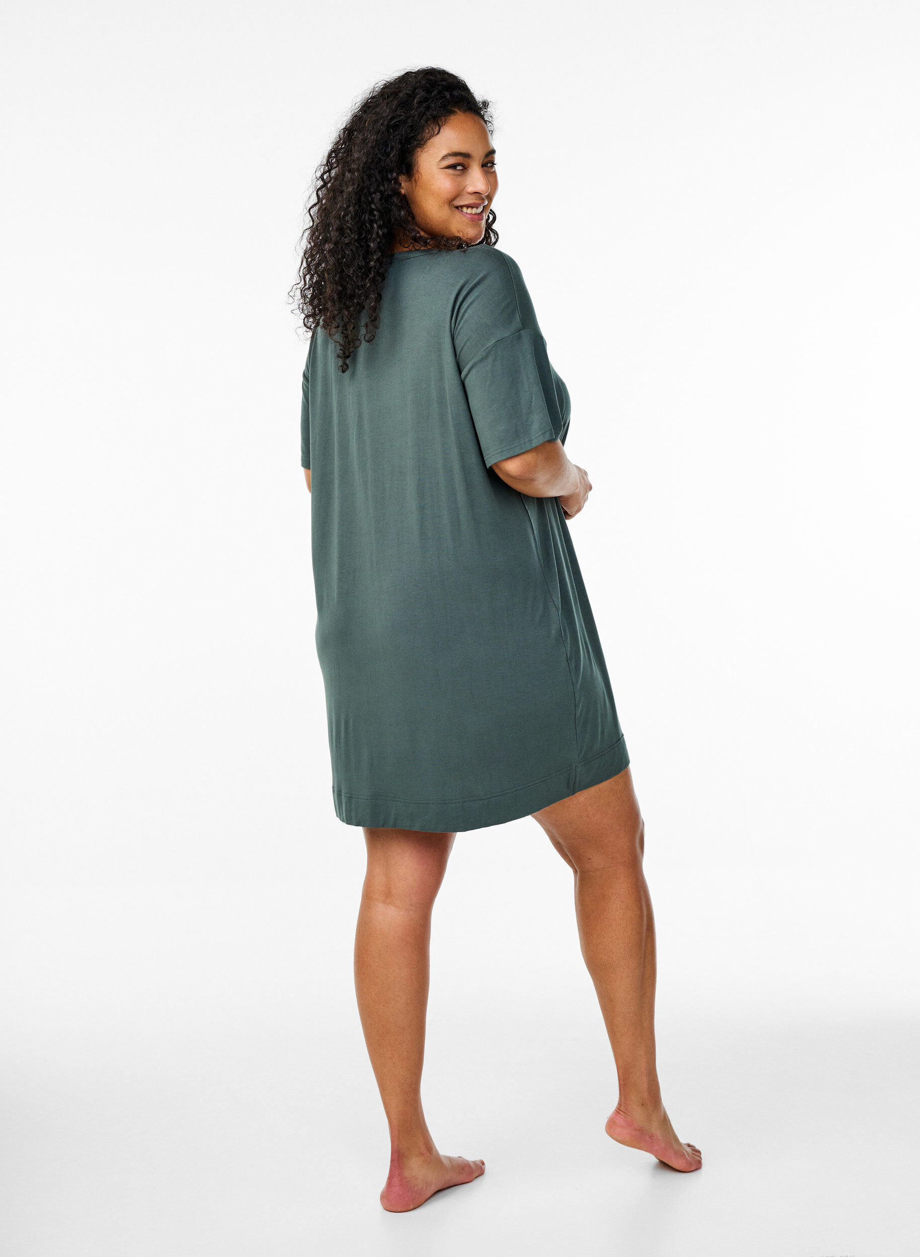 Zizzi Kortermet nattkjole i viskose, Urban Chic, Model image number 1