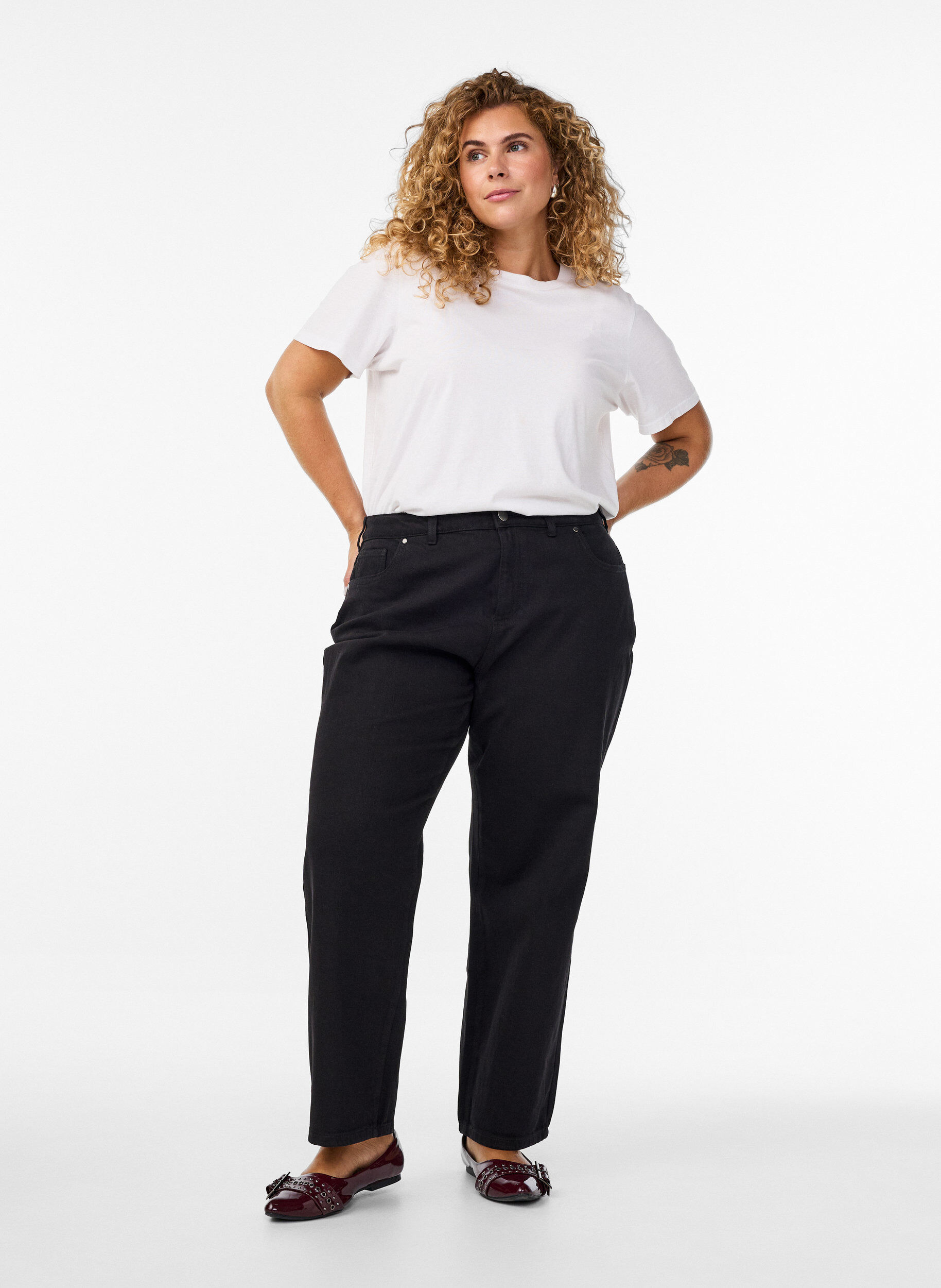 L&oslash;se jeans med avkortet lengde, Svart, Model