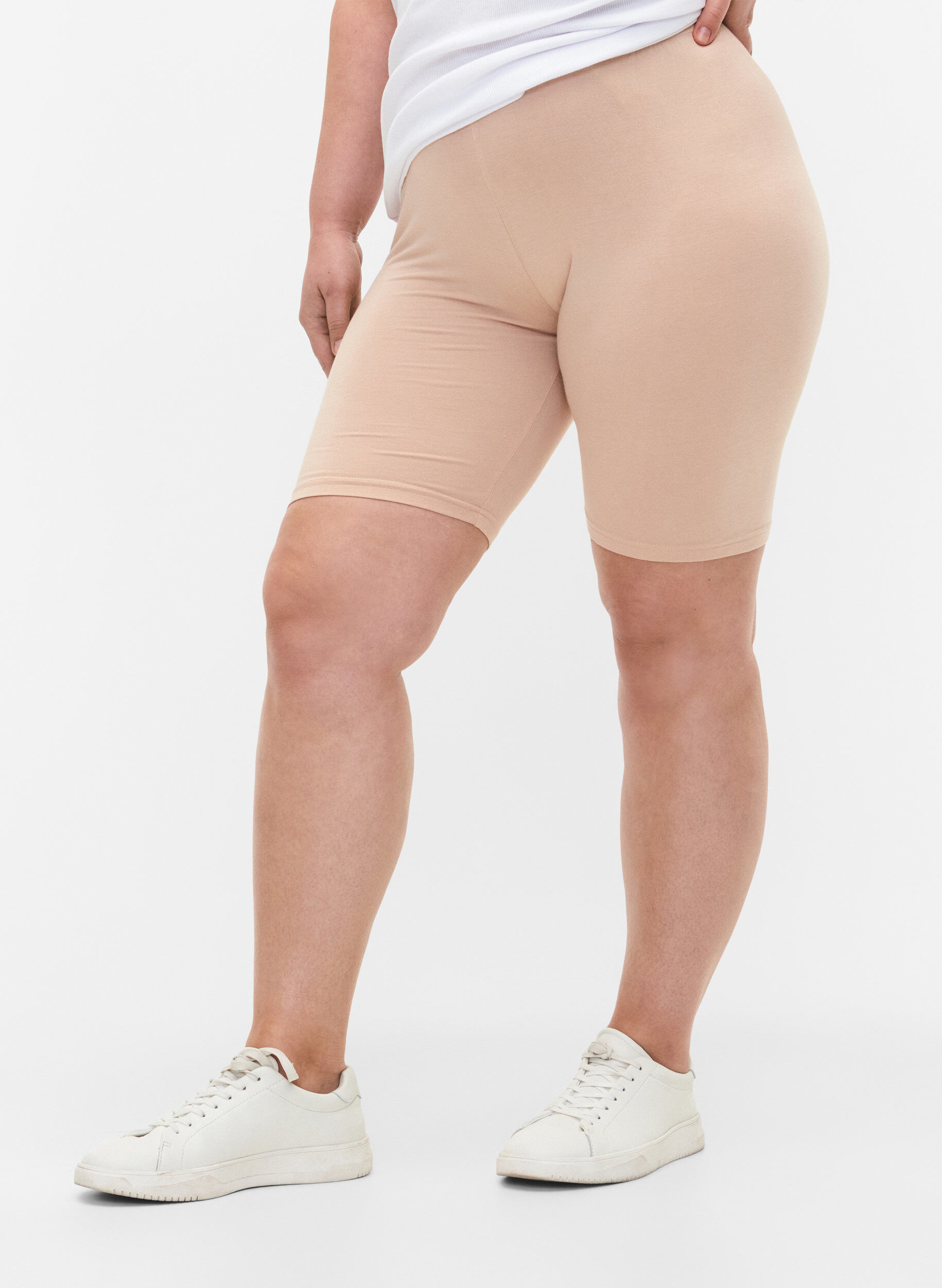 Ensfargede standard sykkelshorts, Beige, Model