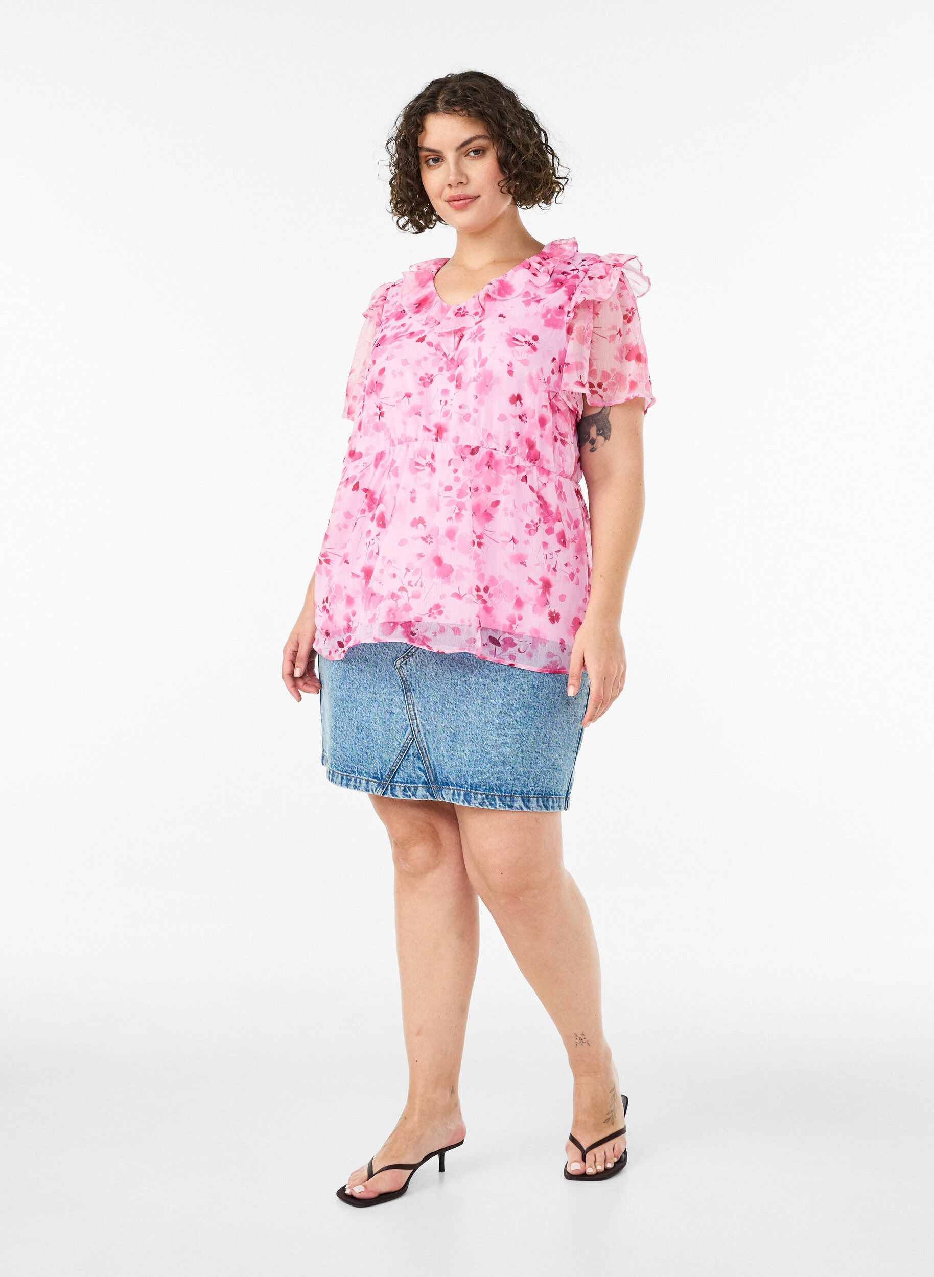 ZizziBlomstret bluse med volangkrage og peplumeffekt, Rosa, Model image number 1