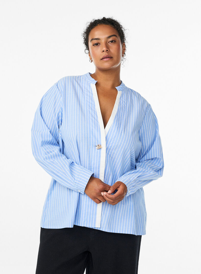 Stripete skjorte med dekorativ lukking, Light Blue Stripe , Model