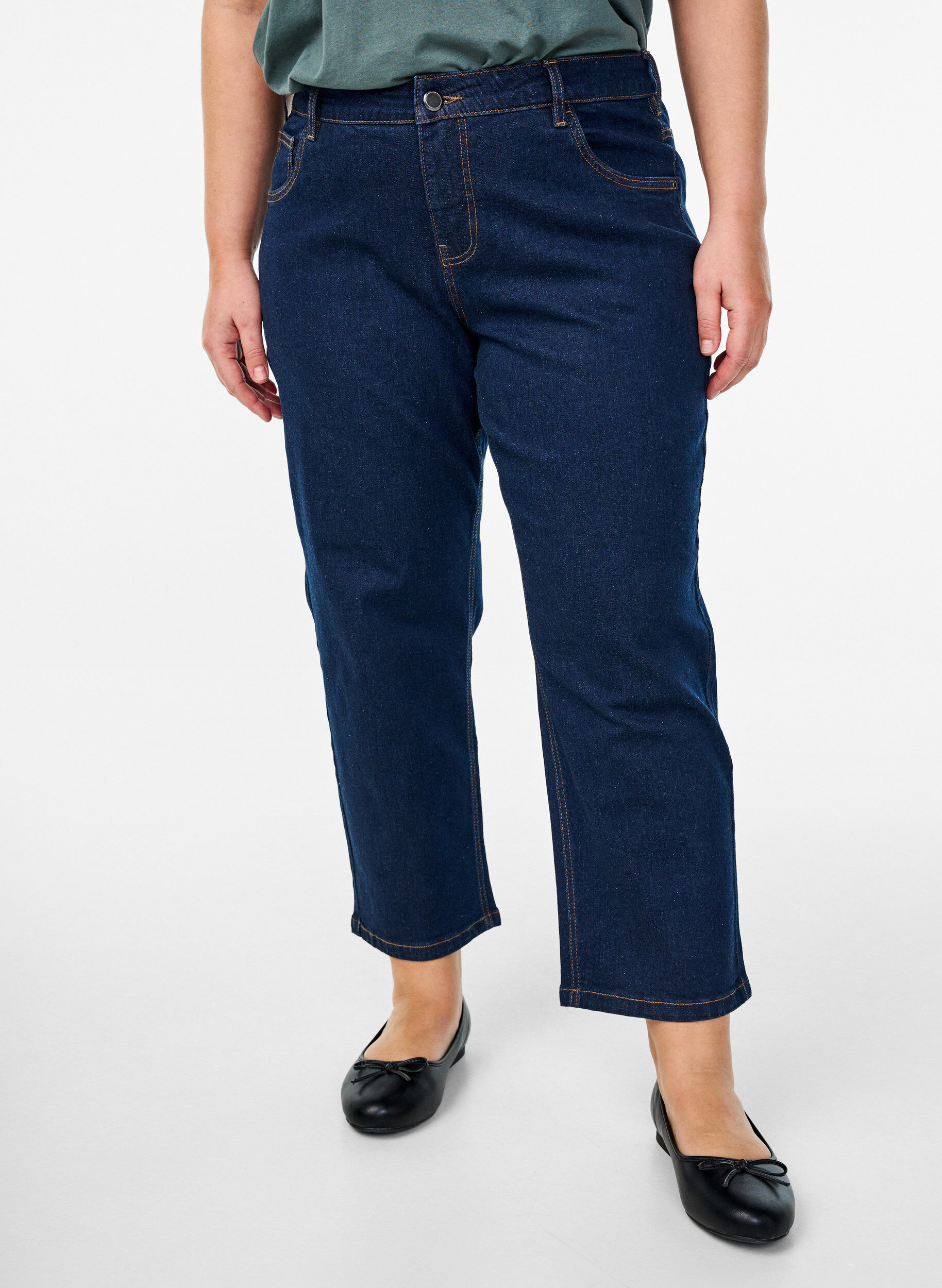 Zizzi Cropped Vera jeans med straight fit, Bl&aring;, Model image number 2